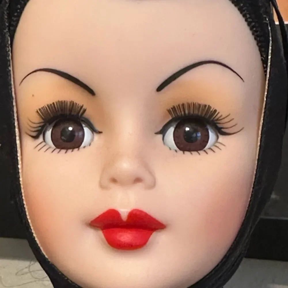 Madame Alexander Snow White Doll with Elegant Cape - Picture 10 of 12
